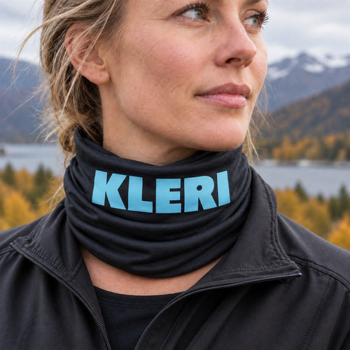 Buff med KLERI-logo brukt som hals